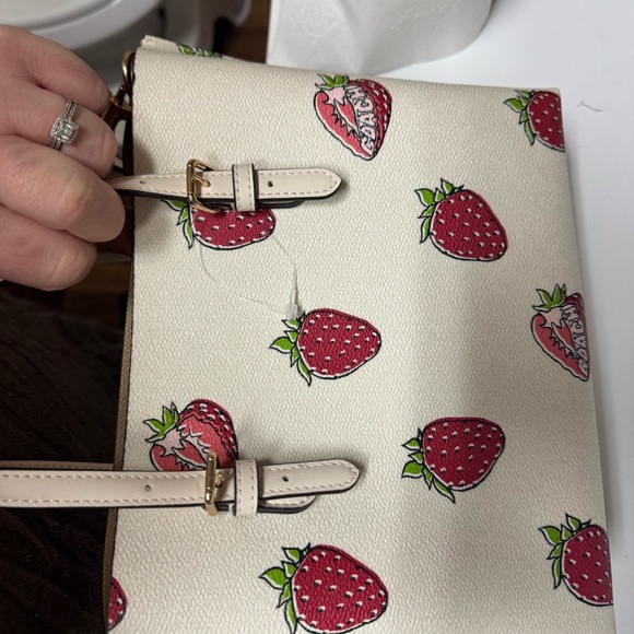 NWOT LIMITED EDITION Coach! Mollie Tote Bag 25 With Strawberry Print - Picture 2 of 5